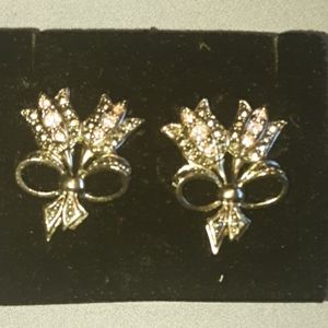 Vintage Avon pink tulip pierced earrings 1996